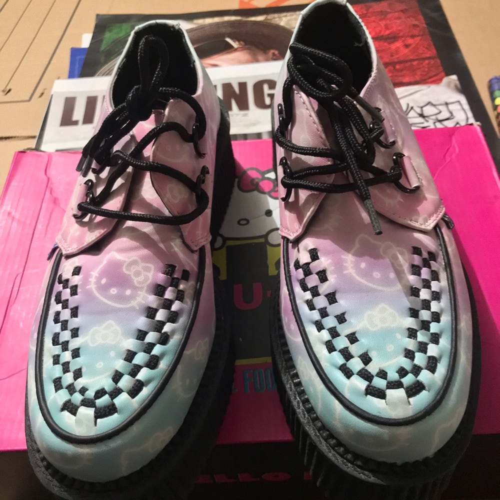 Hello Kitty Platform